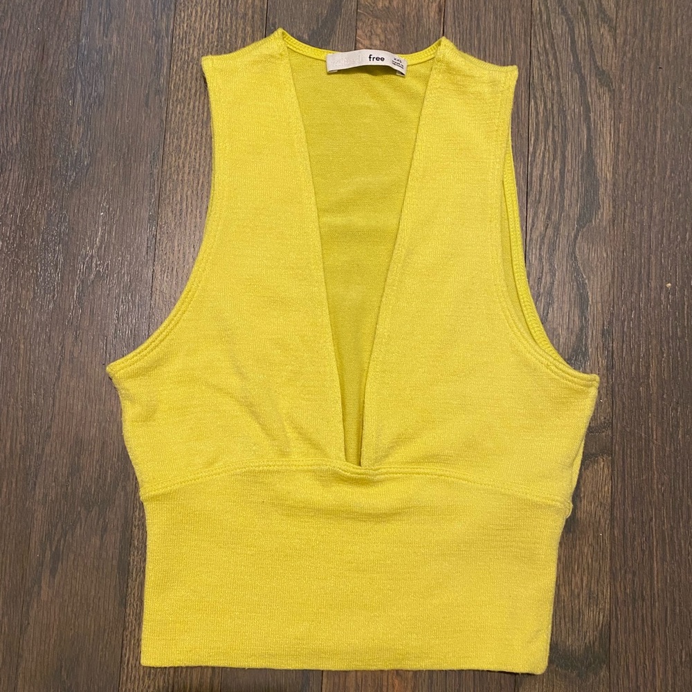 Aritzia Wilfred Free Yellow Cropped Deep V Tank